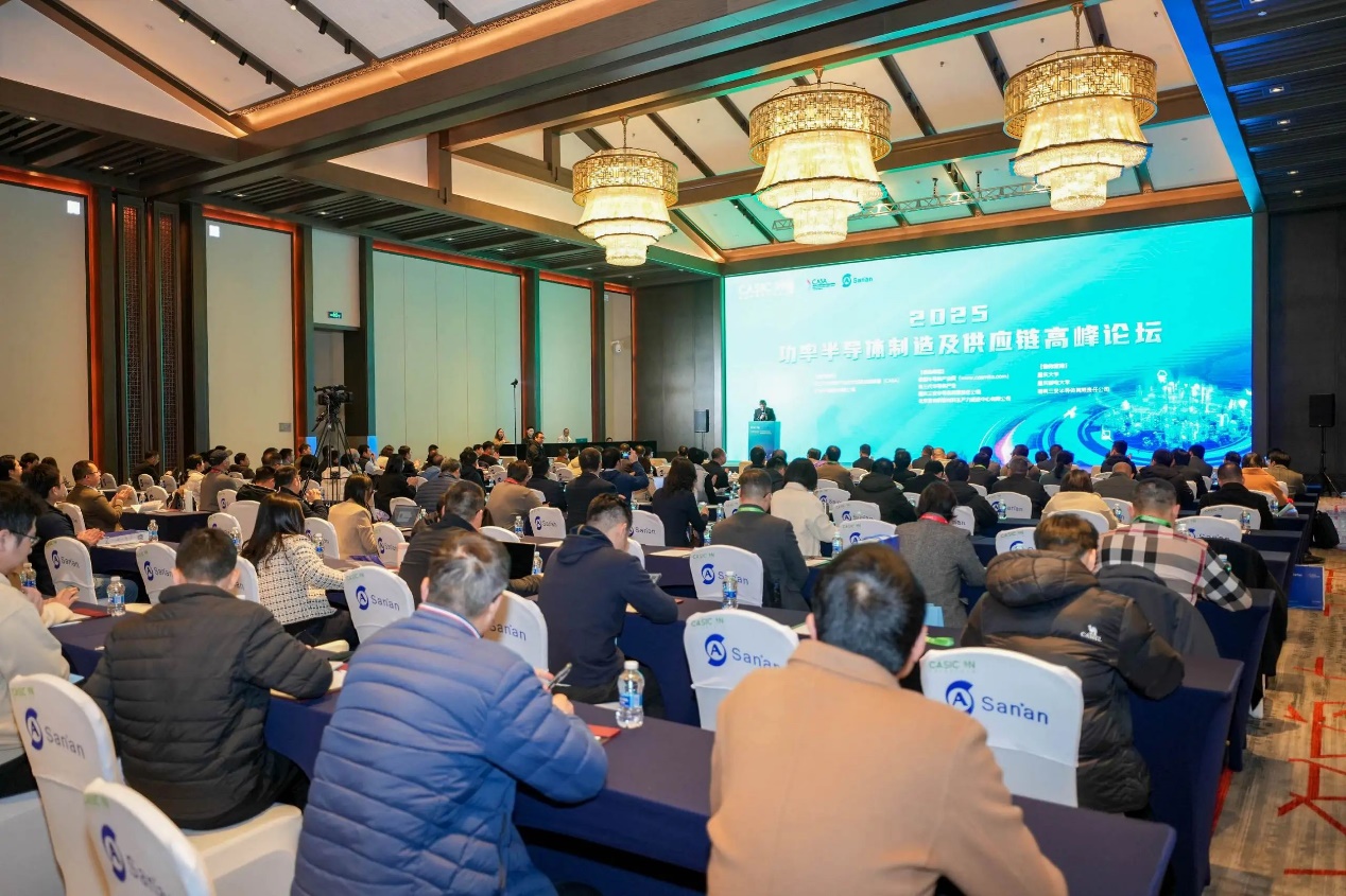 餐廳里的人們

AI 生成的內(nèi)容可能不正確。